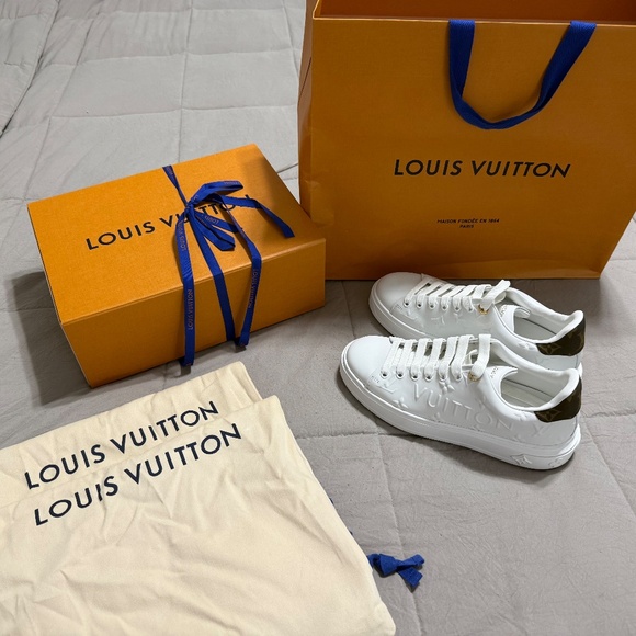 Lv womens time out sneaker - Picture 4 of 4